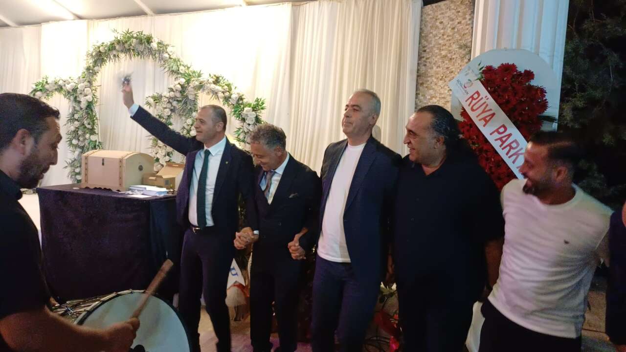 Hasan Mert Akgül ve Perinur Kale Menteşe’de Görkemli Düğünle Evlendi 5